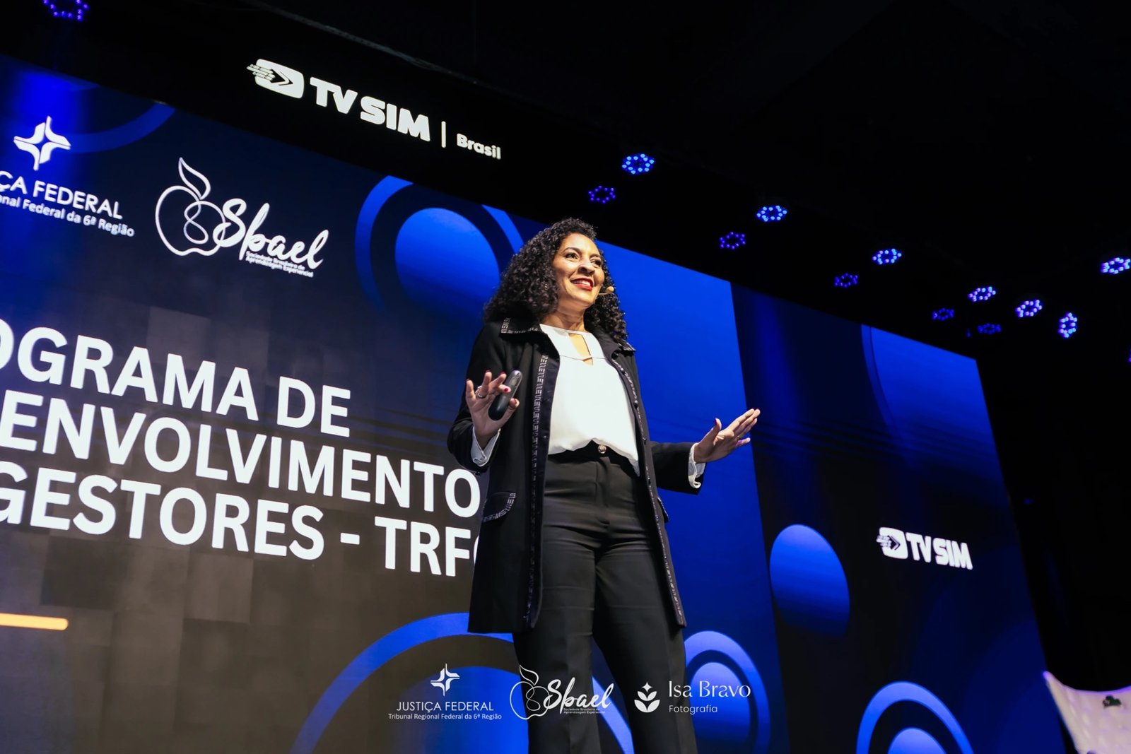 Palestrante da SBAEL em evento no palco